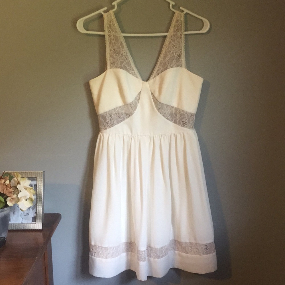 BEAUTIFUL Homecoming BCBG cream lace dress